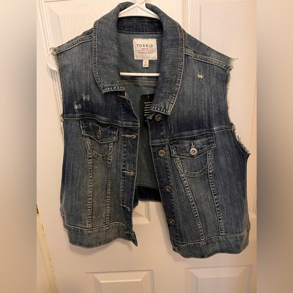 Torrid cropped vest